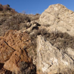Caliza y roca ferruginosa